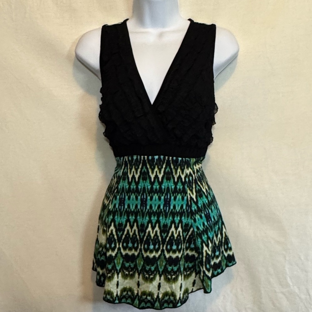 C-195 New Directions Green & Black Ruffled Sleeveless Summer Pullover Blouse